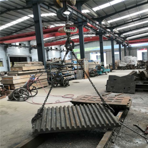 供应衢州颚破机给料机振动筛高锰钢颚板牙板辊皮