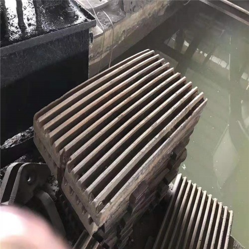 江西250*1200颚式破碎机牙板齿板颚板配件