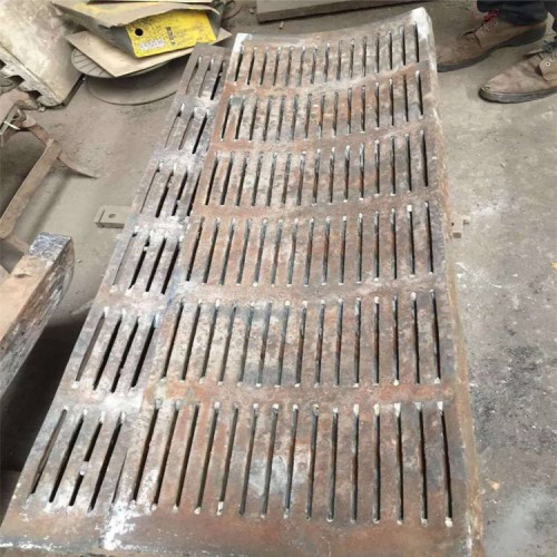 高锰钢衬板鄂板破碎机耐磨件批发定制厂家