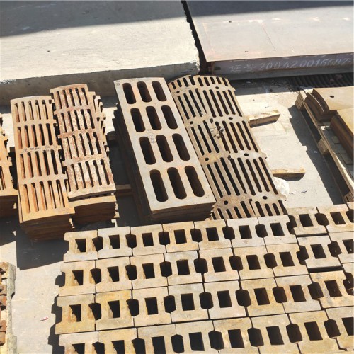 河南漯河供应高锰钢抗磨衬板锤头筛板球磨机隔仓板粉碎机