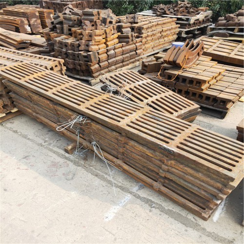 河北邢台定制各种铸造耐磨件高锰钢篦板篦条衬板筛板转盘钨钛