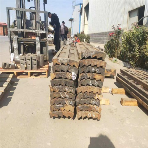 【反击破板锤铸造耐磨件高锰钢衬板筛板破碎机锤头矿山设备配件】