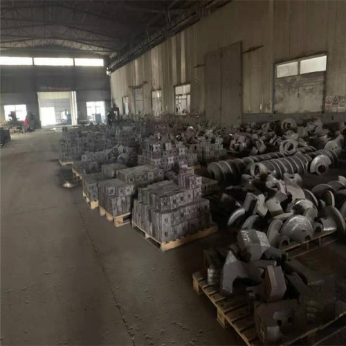 破碎机甩锤方锤复合锤头合金锤头高铬锤头厂家产品价格