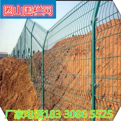 圈山围栏网 圈地护栏网 绿色网格护栏