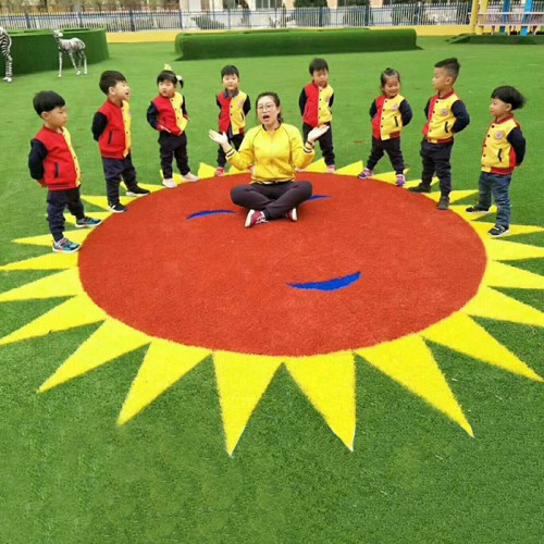 幼儿园草坪
