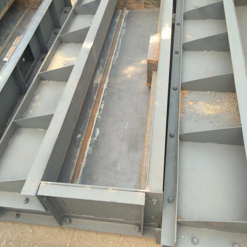 人行道遮板模具 预制人行道遮板模具 栏杆遮板模具批发