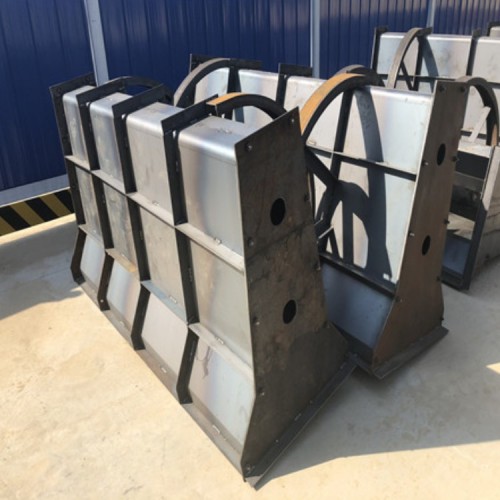 桥梁隔离带模具 防撞隔离带模具 水泥隔离带钢模具 朗大直销