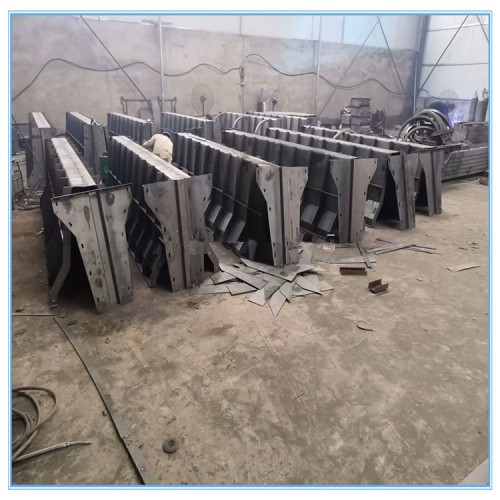 交通隔离带模具 高铁隔离带模具厂家质优 朗大模具