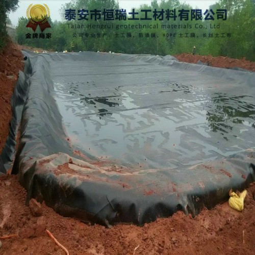 土工布厂家0.9mmHDPE土工膜400g两布一膜原料