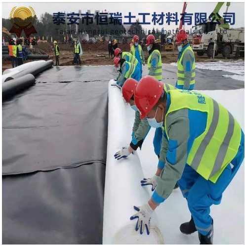 景观湖铺设土工膜