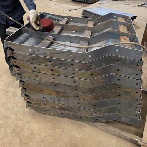 钢模板 防撞墙钢模板 高速护栏钢模板 钢模板厂家