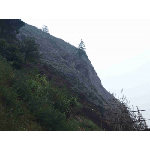 边坡防护网什么材质好     安装边坡防护网