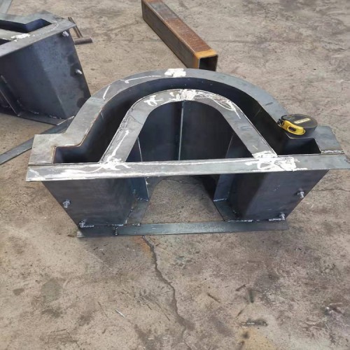 繁盛销售排水槽模具 公路急流槽模具 立式水沟模具使用方法