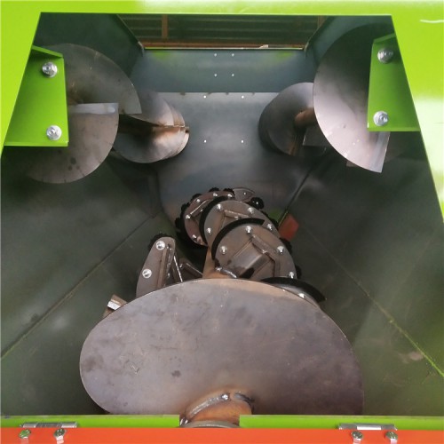 新一代搅拌机 TMR饲料搅拌机