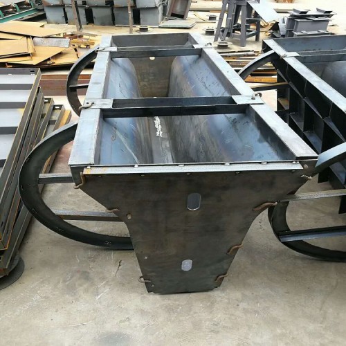 繁盛预制防撞隔离墩模具 隔离带模具 公路水泥墩模具使用及保养