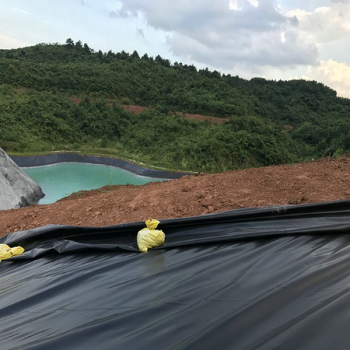 铜仁养殖场氧化塘2.0mm单毛面HDPE土工膜 2.0mmHDPE防渗膜性能稳定