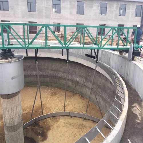 中心传动垂架式刮泥机