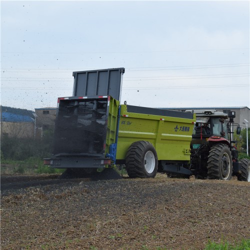 雨林拖拉机带的绞龙撒粪机 有机肥抛洒车定制