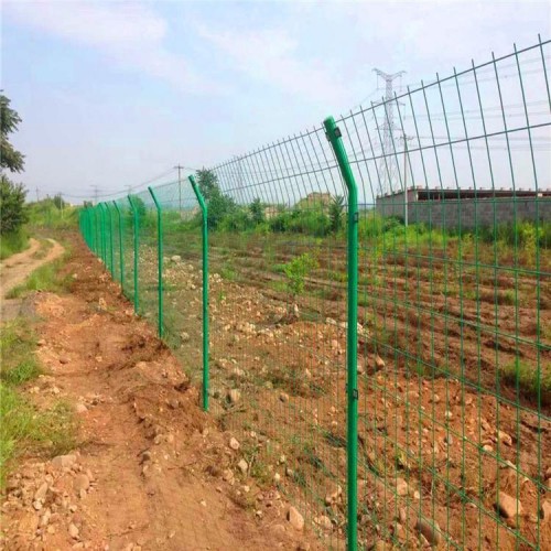 护栏网 铁丝围栏网 金属护栏网厂家