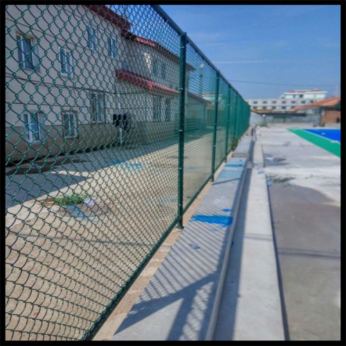 球场运动场围网 运动场围网批发 运动场围网施工