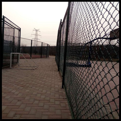 批发体育场围网 球场厂家 室内球场围网