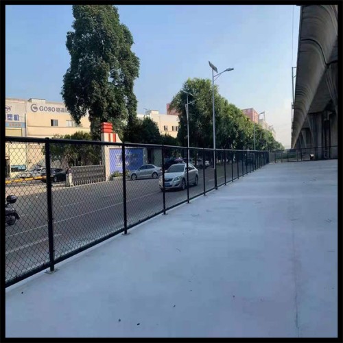 篮球场地围网多少钱一米 球场围挡