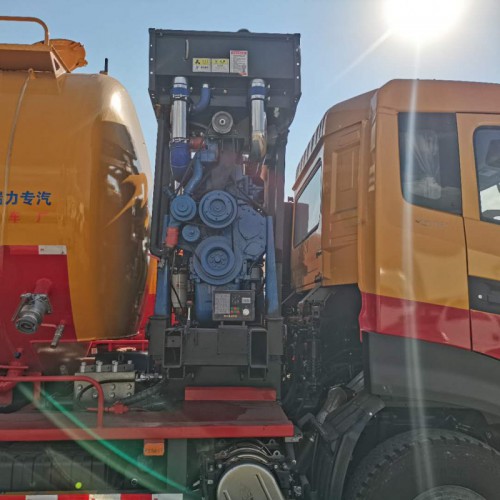 22方东风天龙吸污车    下水道疏通车  大型吸污车