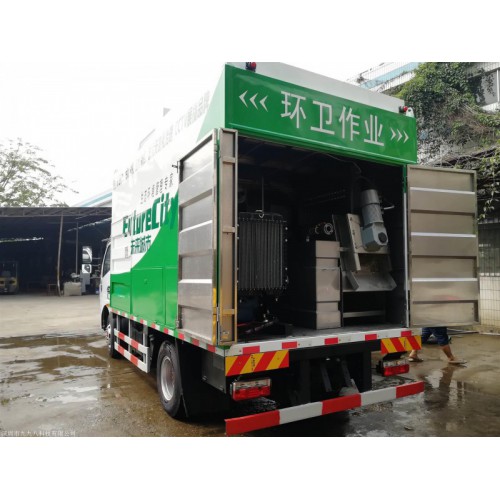 真空吸污车