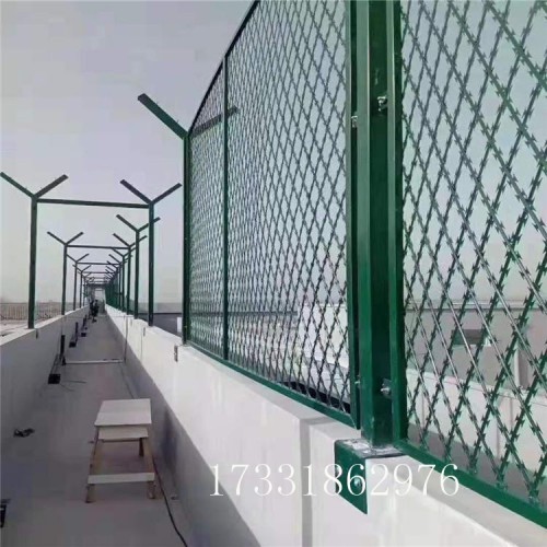 监狱刀片隔离网 焊接菱形孔钢网墙