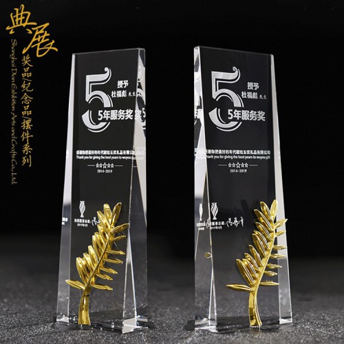 江苏奖杯销售厂家，供应各种颁奖奖杯，员工奖杯定做