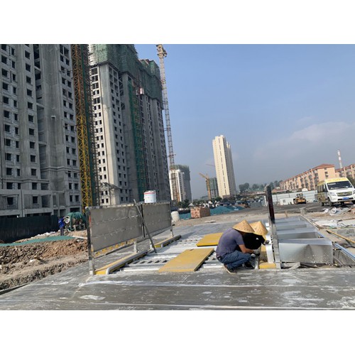 山西太原安装6MX4.8M滚轴不锈钢洗车机变频控制