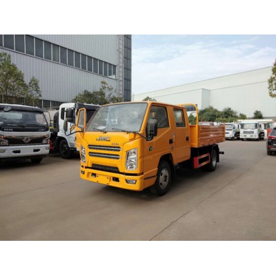 C证能驾驶的双排座自卸车