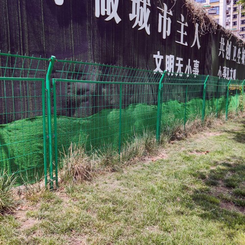 绿色铁丝网 绿色护栏网 带框架围栏网