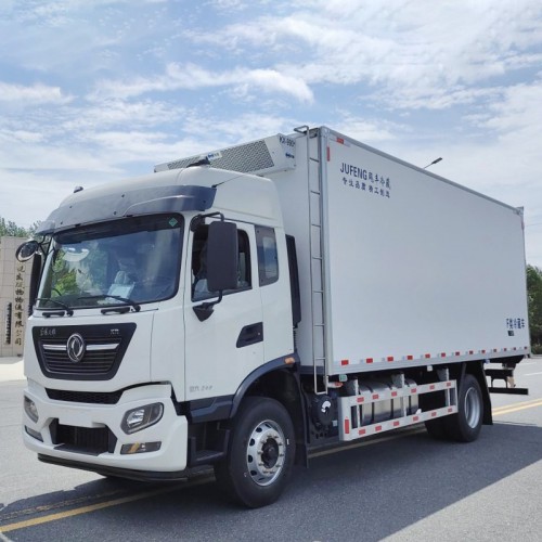 东风天锦KR6米8冷藏车厂家7.7米小三轴高顶双卧二手冷链车