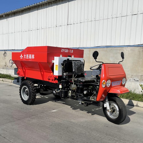 大连雨林散粪机 三轮车抛粪机 自走式扬粪车