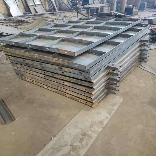 现浇式防撞墙模板  防撞墙钢模具 高速防撞墙模具型号繁盛模具