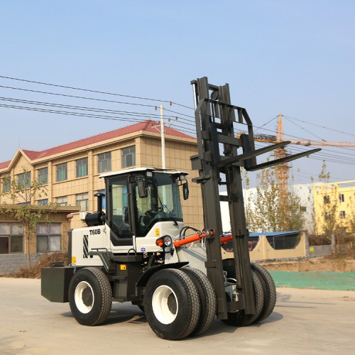 6吨四驱越野叉车 燃油搬运叉车 四驱叉车 内燃式柴油叉车