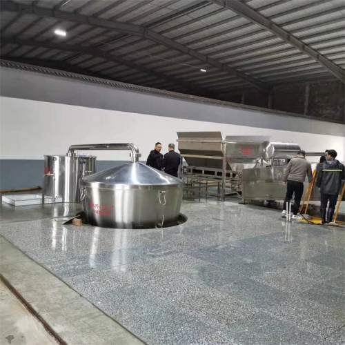 大型酿酒设备厂家直销 曲阜生产酿酒设备厂 蒸汽不糊锅烤酒机