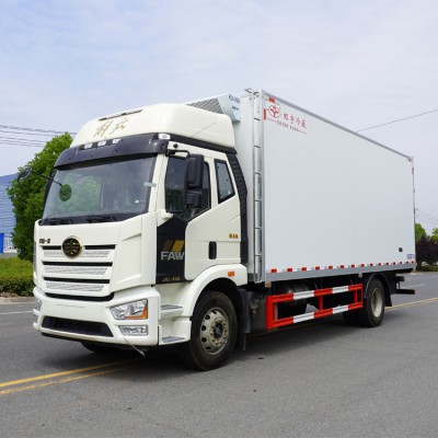 高顶双卧冷藏车 解放J6L精英版冷藏车 6.8米高性价比车型