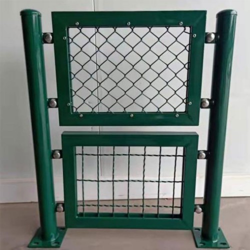 足球场浸塑围栏网 体育场防护网