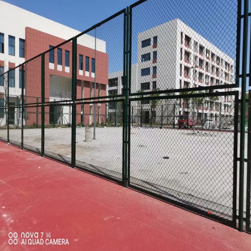 学校操场网围栏 380丝篮球场勾花网环华