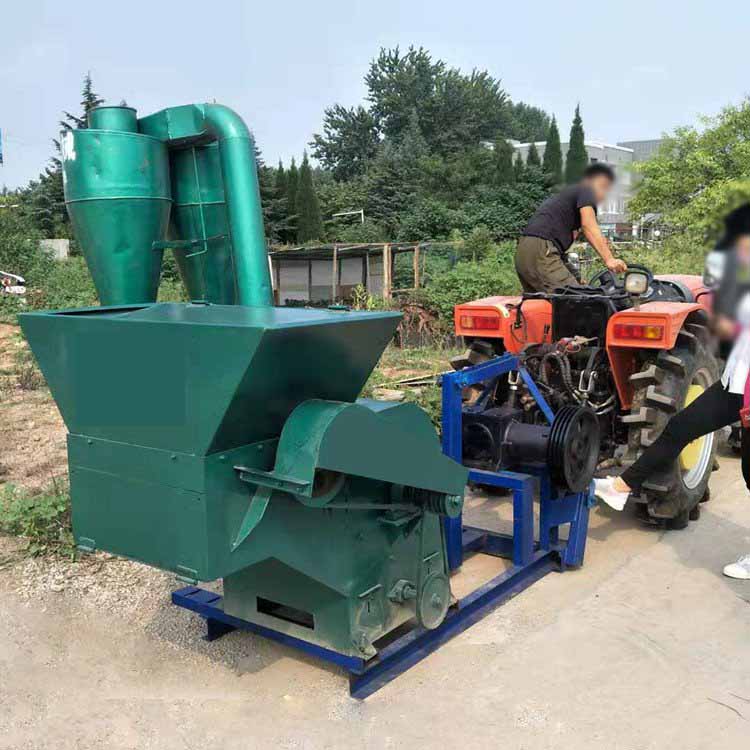 拖拉机带秸秆粉碎机