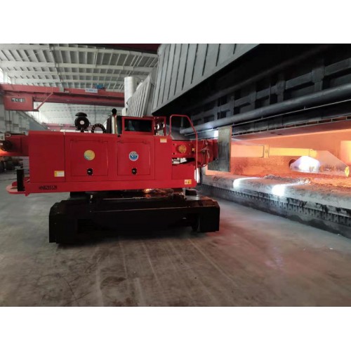 铝行业扒渣车-熔铝炉清渣扒渣车型号HNBR360