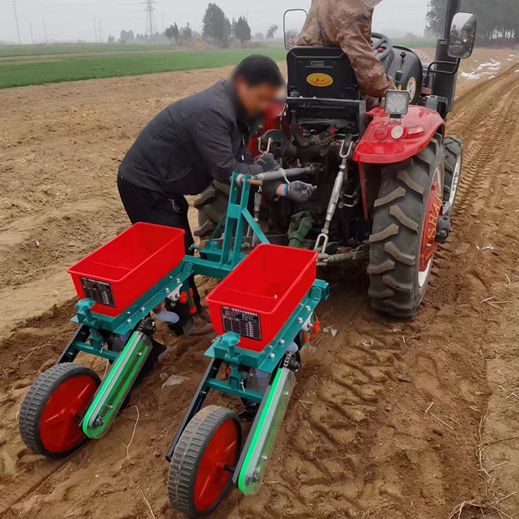 拖拉机玉米播种机