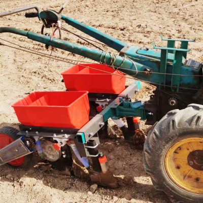 玉米播种机 同时播种施肥玉米精播机 株距行距可调