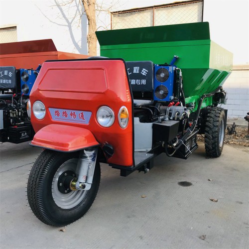 加厚三轮撒粪车 1.5方2方农田撒肥车 干湿粪便多功能撒粪机