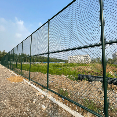 5m高球场护栏网 足球场围栏网包塑勾花网