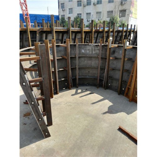 伟志钢模板生产厂探讨防撞护栏的施工要点