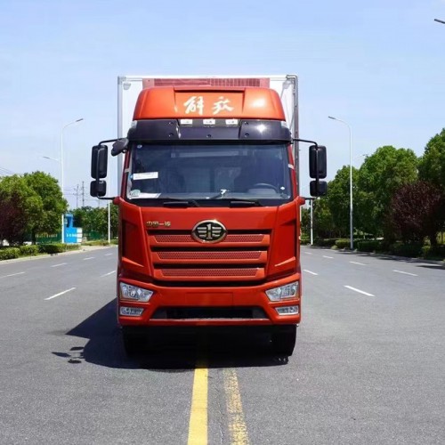 解放6米8冷藏车