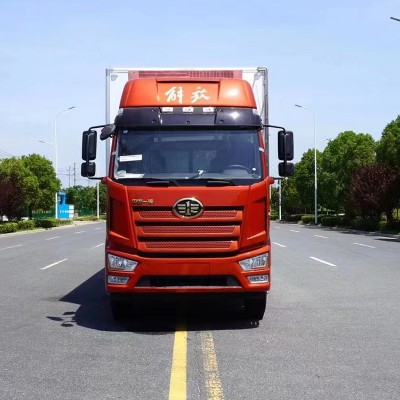 解放6米8冷藏车